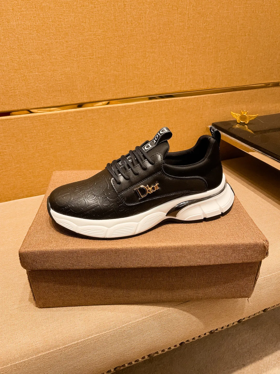 Men's shoes💰 440💰 [Dior] Men's high-end brand of shoes official website 1:1 latest masterpiece: the upper is made of Italian imported first-layer cowhide with a comfortable and breathable lining ➕original non-slip and wear-resistant outsole🔥, making walking more convenient and comfortable! An exclusive new model, a stunning work, a beautiful 1:1 replica [color] compared to the official quality! Create a fashionable personality to set off your uniqueness! A must-have for trendy men! Classic 🔥Size: 38-44 Color: 🔥 2⃣️colors available🔥.